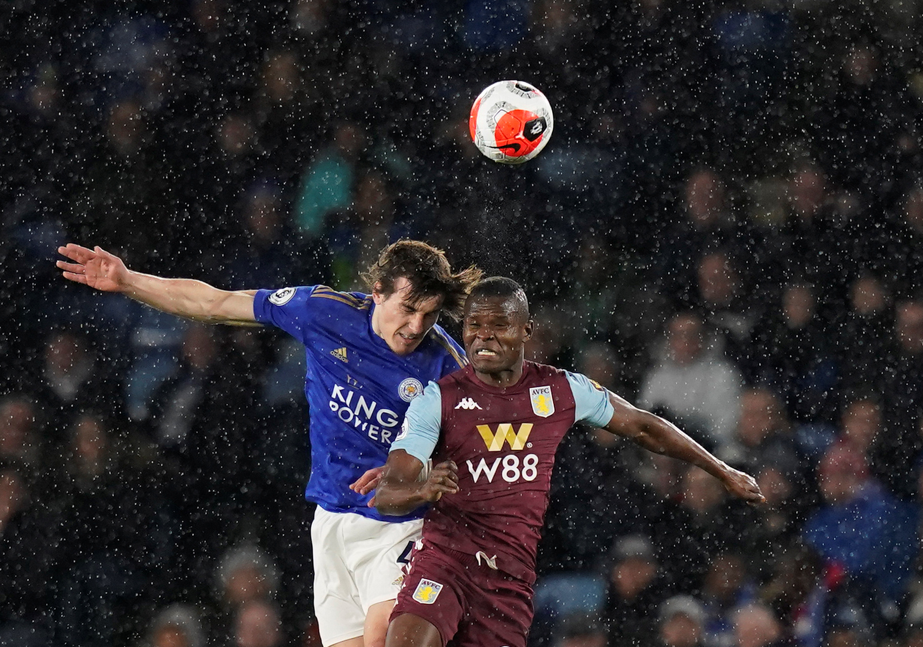 与曼城形成 与曼城形成